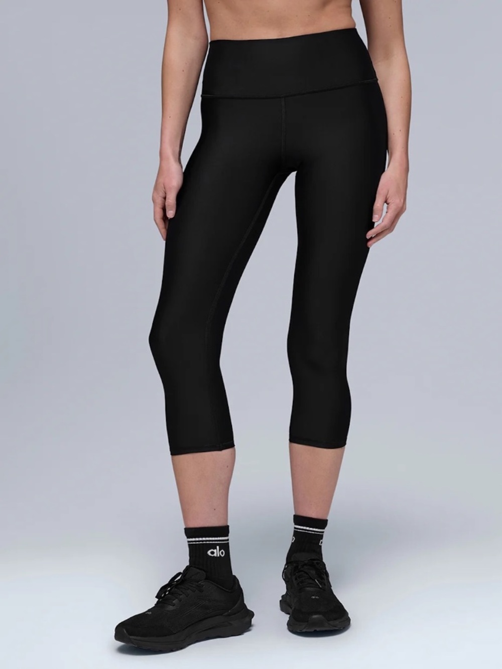 Alo High-Waist Airlift Capri, black, size L